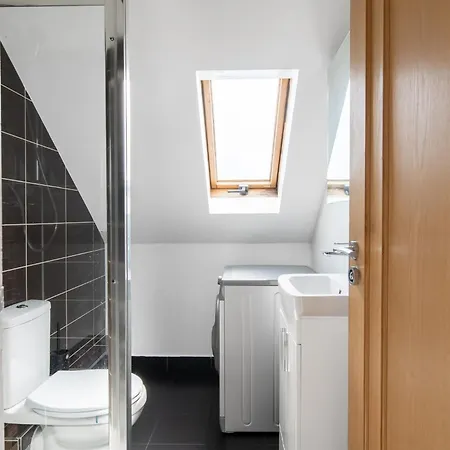 Ealing Common Contractor Flat Apartment Exterior photo
