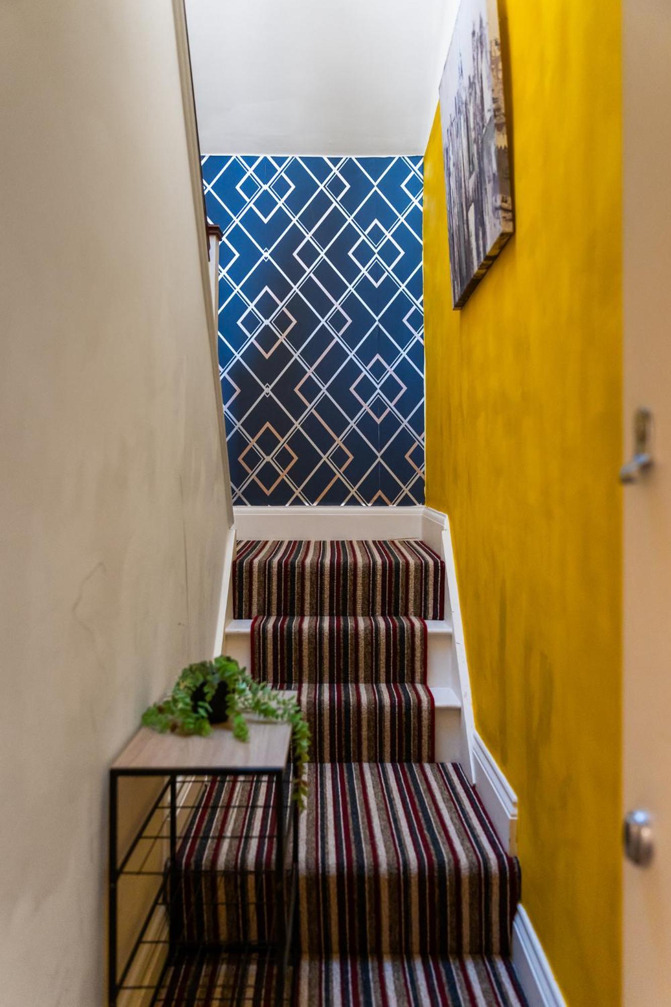 Common Contractor Flat * Ealing