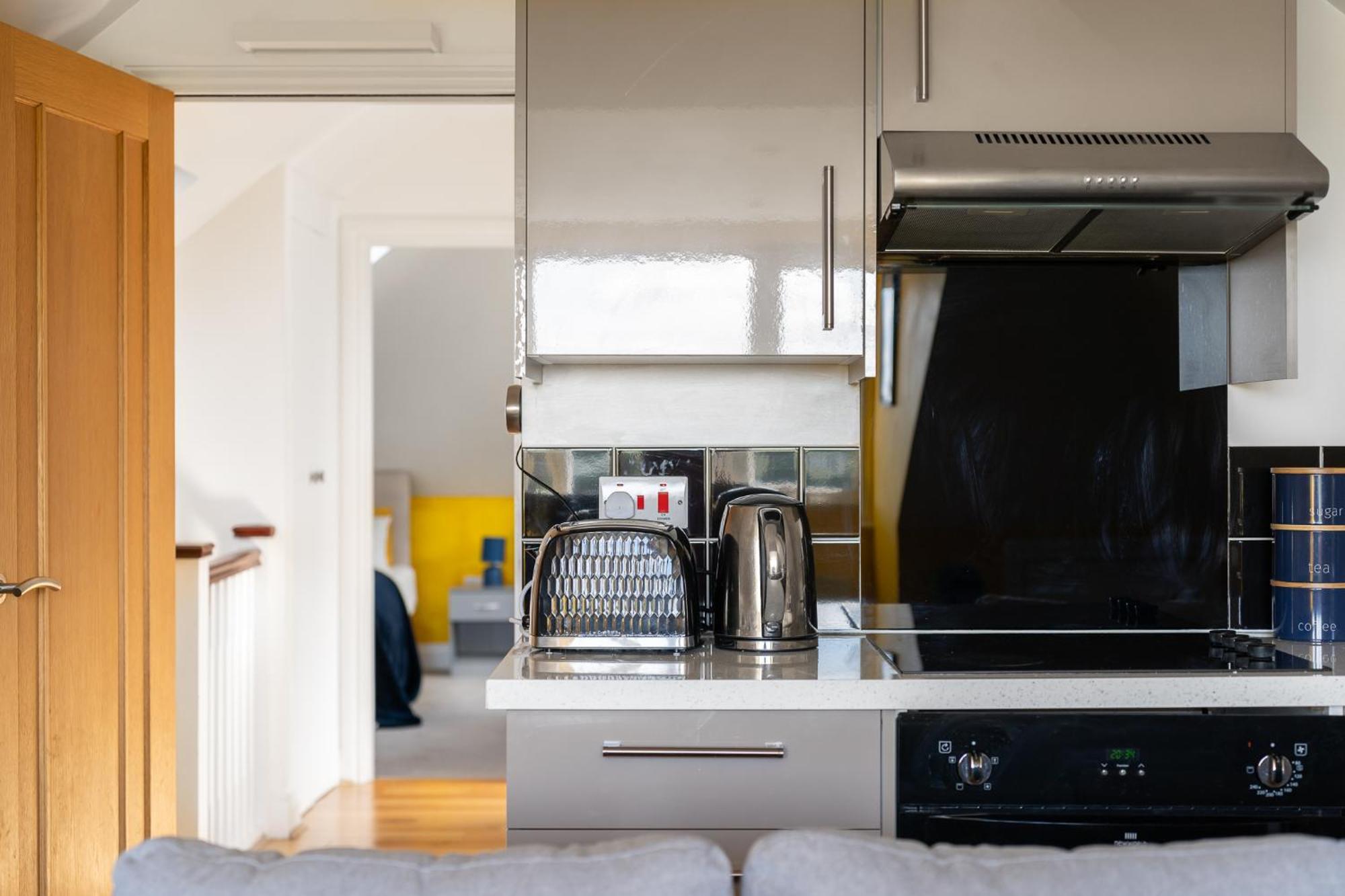 Common Contractor Flat * Ealing