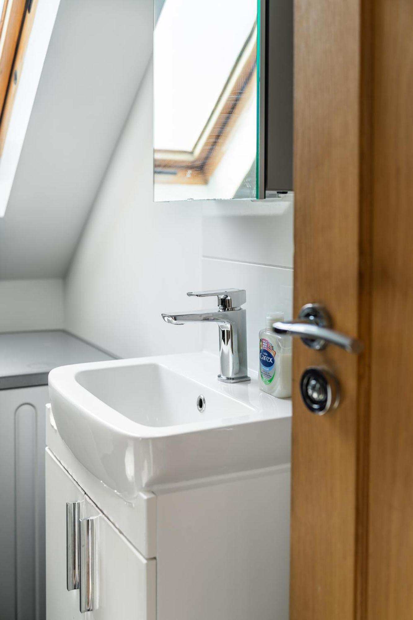 Common Contractor Flat Apartment Ealing
